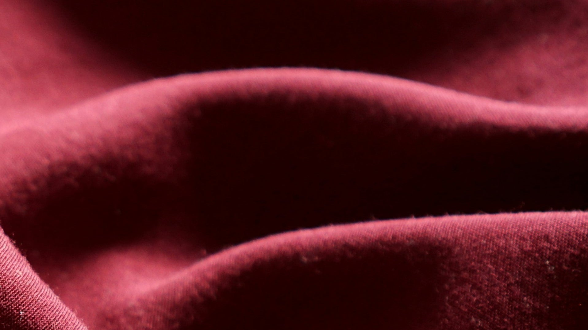 What to Wear With a Burgundy T-shirt?